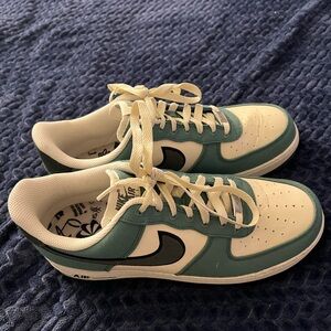 Nike Air Force 1 ‘07 LV8 Green Shoes Size 9.5